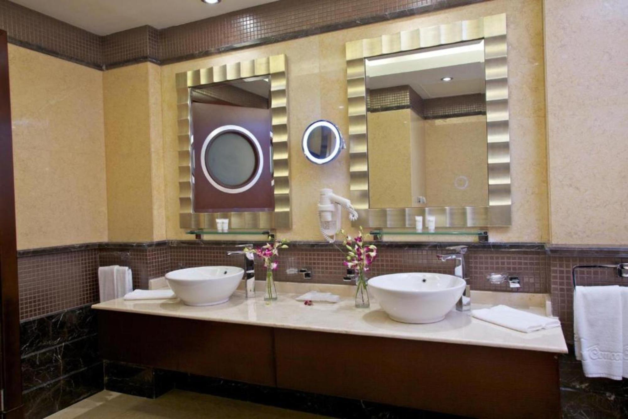 Dancenter Luxe Corniche Hotel Formerly Concorde Hotel Fujairah Exterior foto